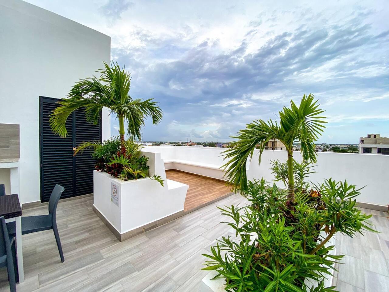 At 5th Ave With Pool Gym Steps To Apartamento Playa del Carmen
